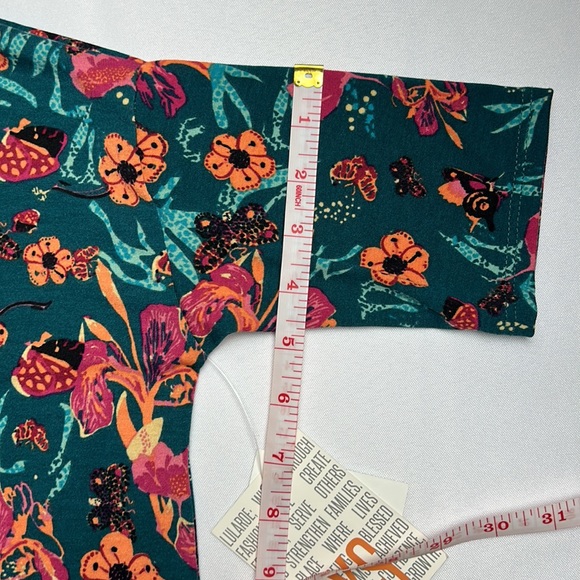 NWT LuLaRoe Irma tunic style shirt. Size XS - Picture 5 of 8